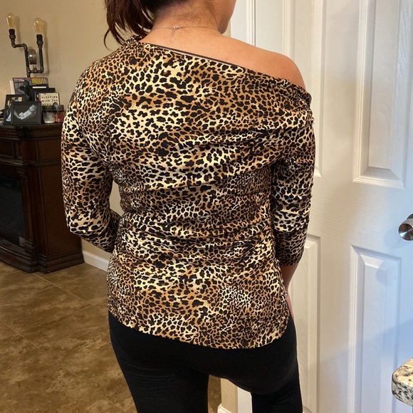 Valerie Steven's Cheetah Print Top - Picture 6 of 7
